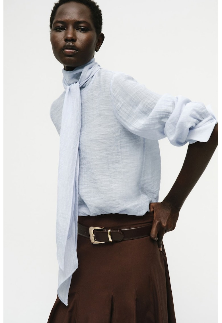 Bluza texturata cu guler inalt