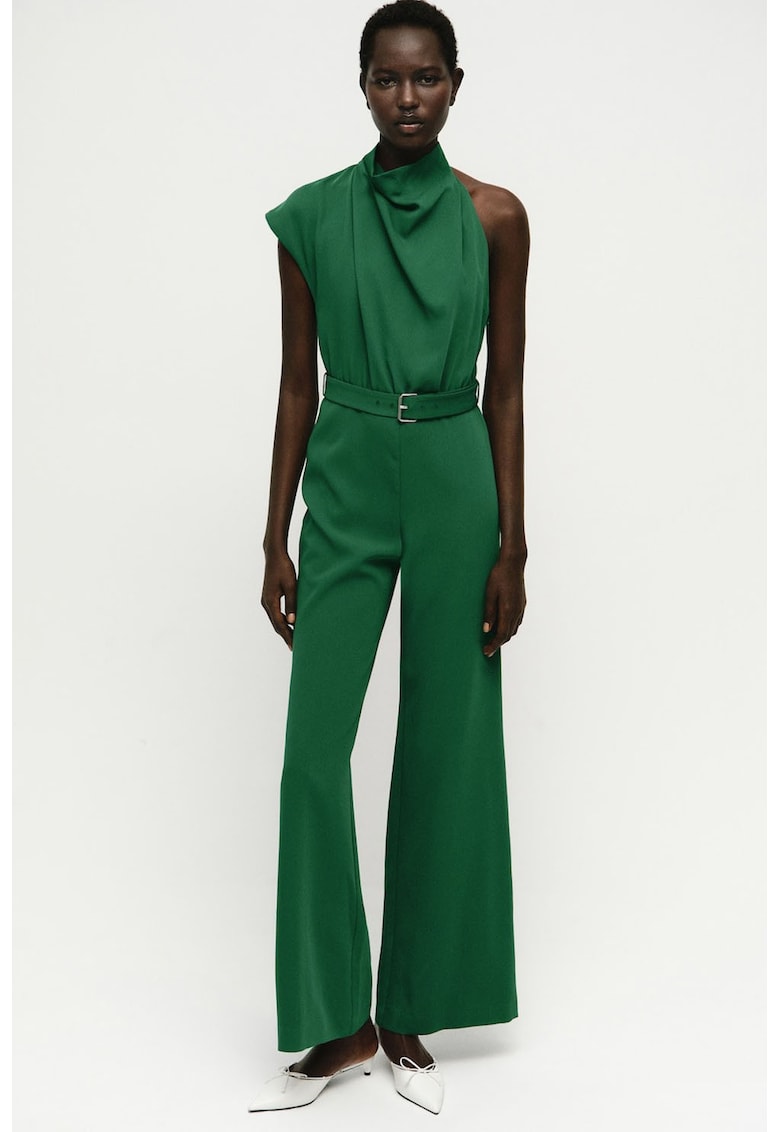 Salopeta cu decolteu pe un umar si o curea asortata in talie