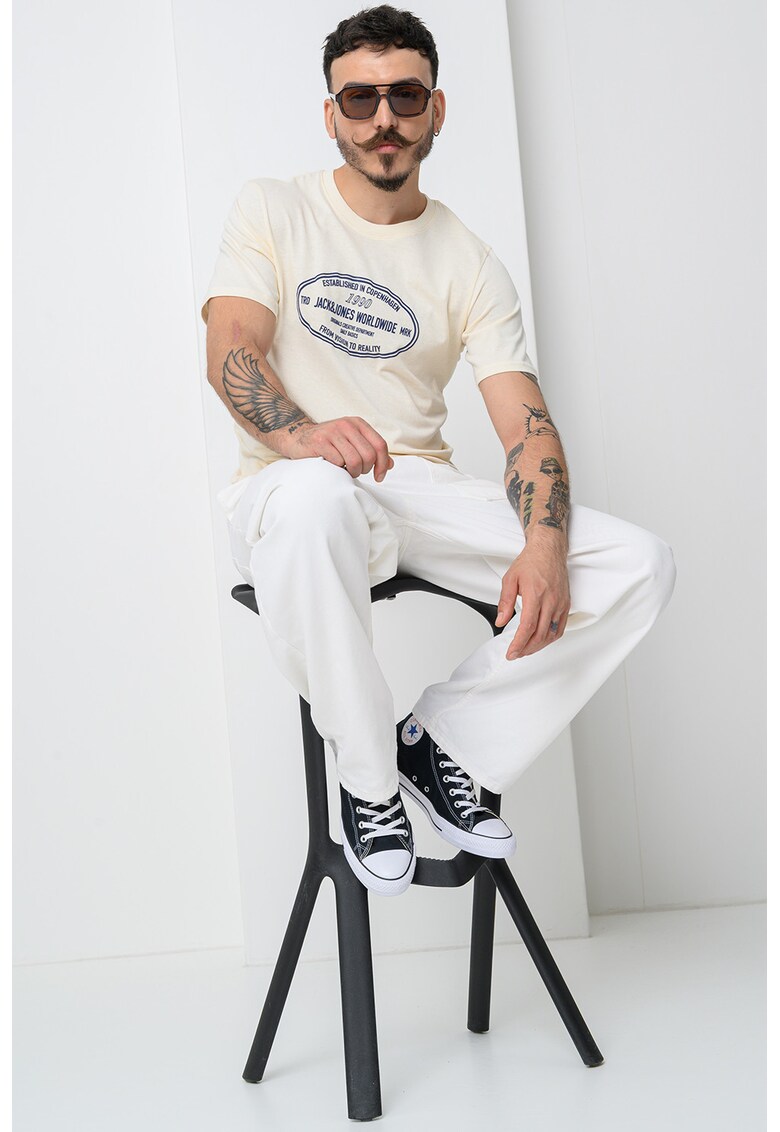 Tricou cu imprimeu frontal si decolteu la baza gatului York