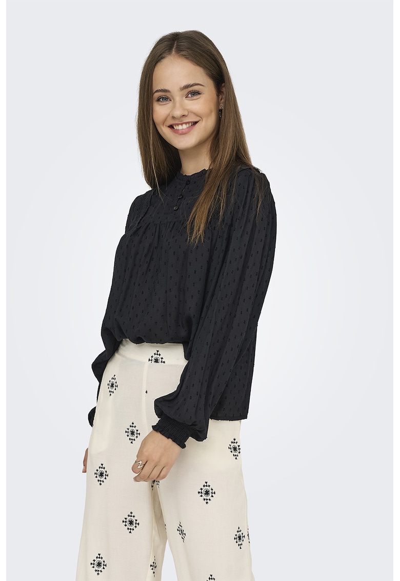 Bluza cu insertii crosetate