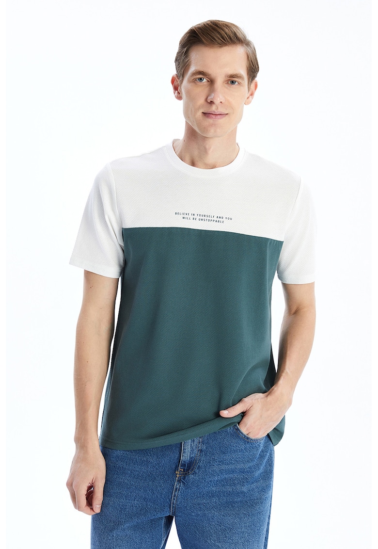 Tricou regular fit cu text Tricou regular fit cu text
