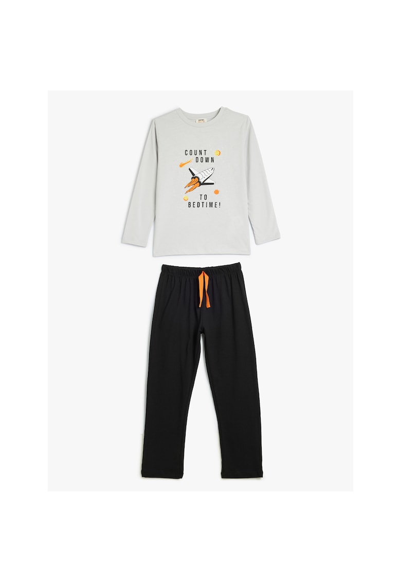 Pijama cu pantaloni lungi si imprimeu grafic
