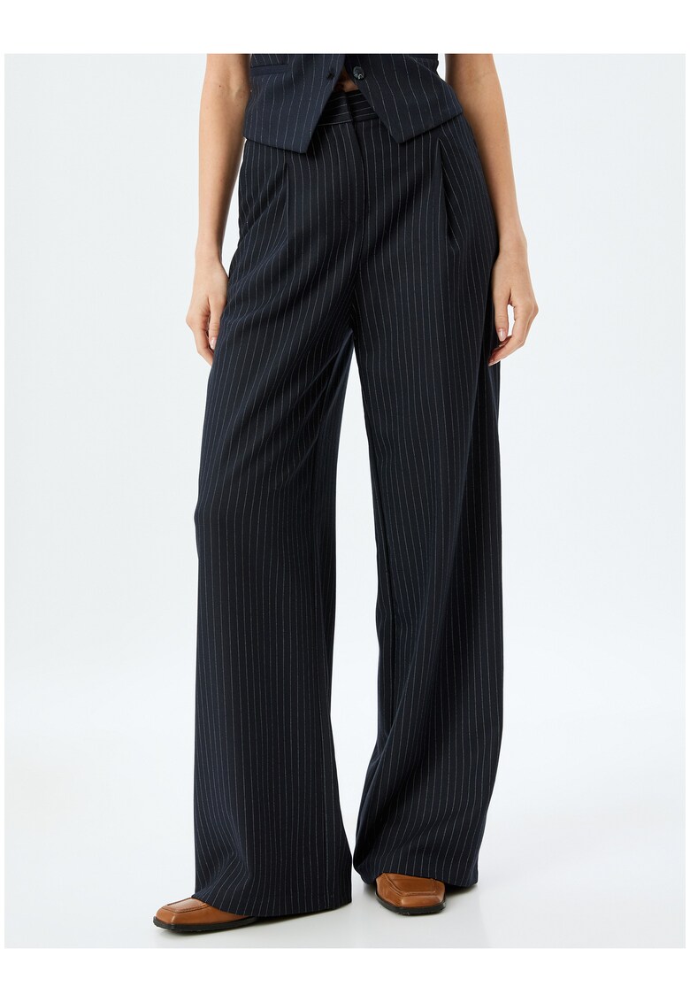 Pantaloni cu dungi croiala ampla si pliuri frontale - Bleumarin