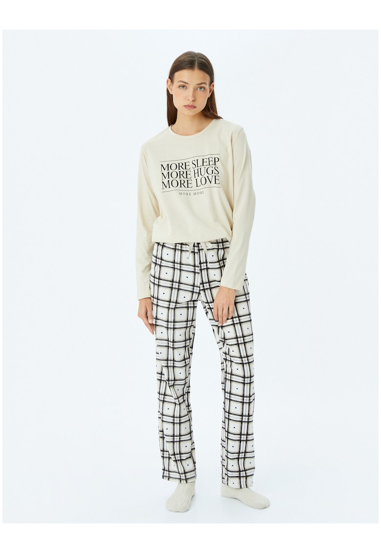 Pijama lejera in carouri si snur