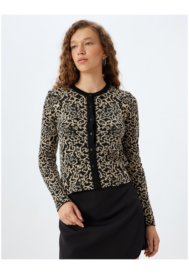 Cardigan cu decolteu la baza gatului si nasturi