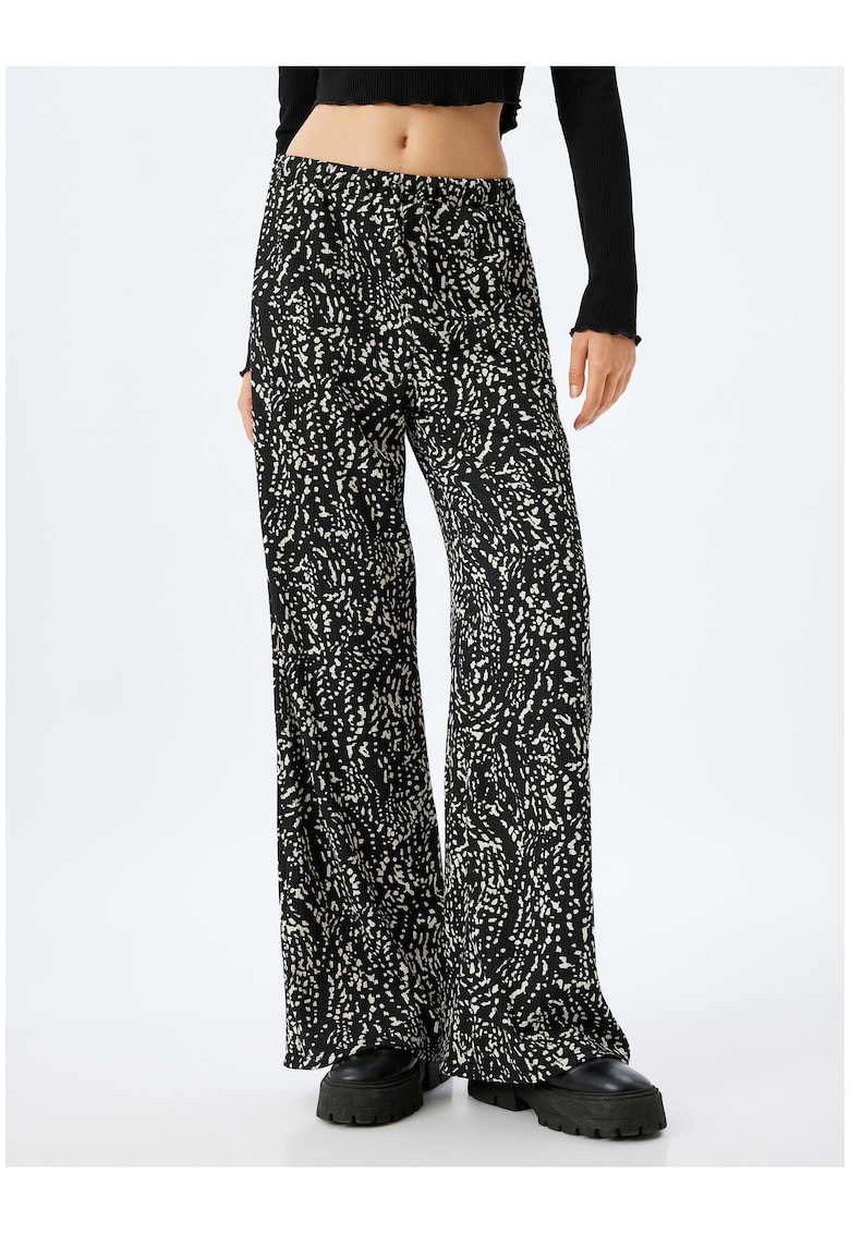 Pantaloni cu croiala ampla si talie inalta