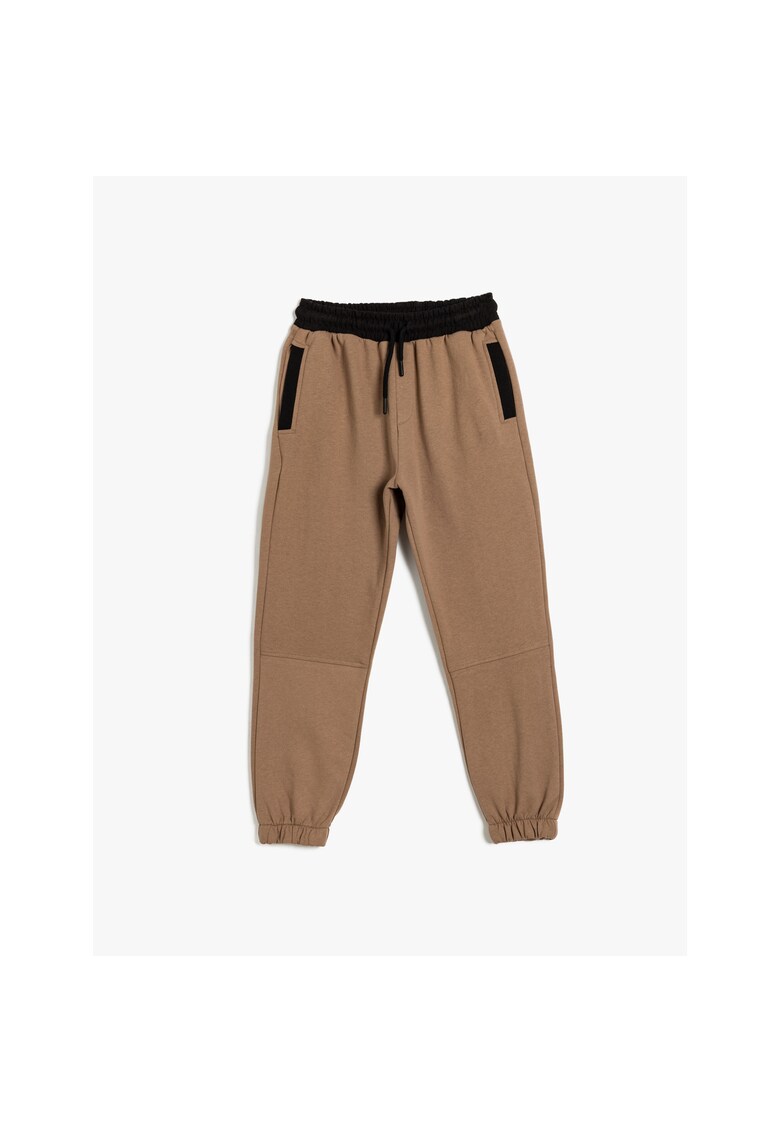 Pantaloni jogger cu detalii contrastante