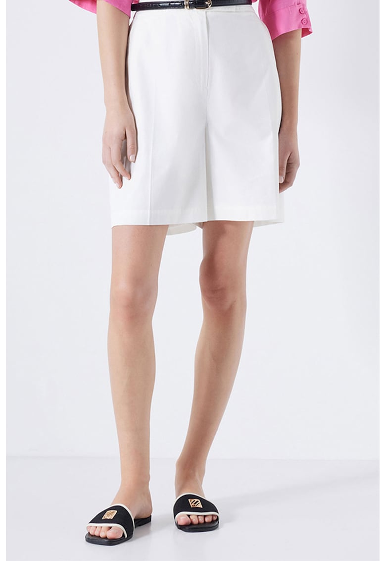 Pantaloni scurti cu croiala ampla si buzunare laterale