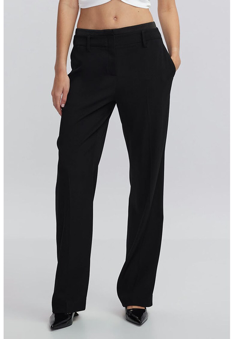 Pantaloni drepti cu buzunare