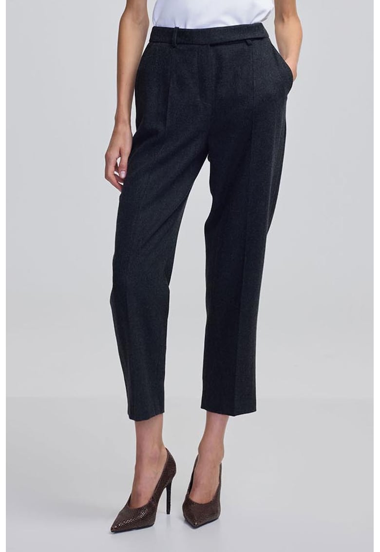 Pantaloni crop cu croiala conica