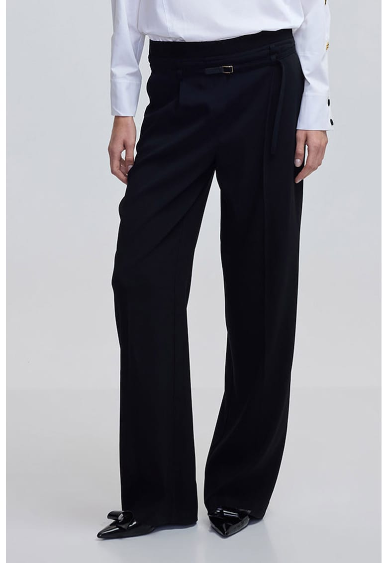 Pantaloni cu croiala ampla si talie inalta