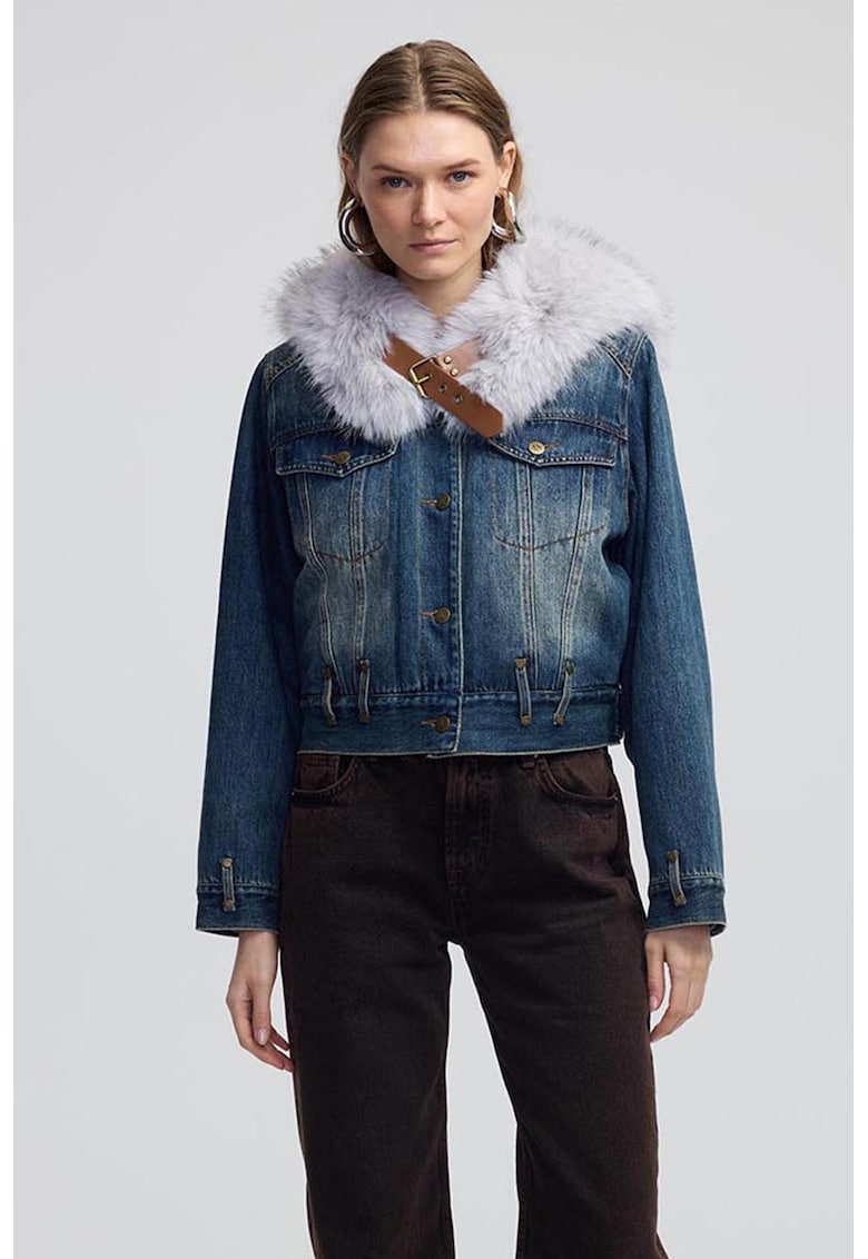 Jacheta crop din denim cu guler de blana sintetica