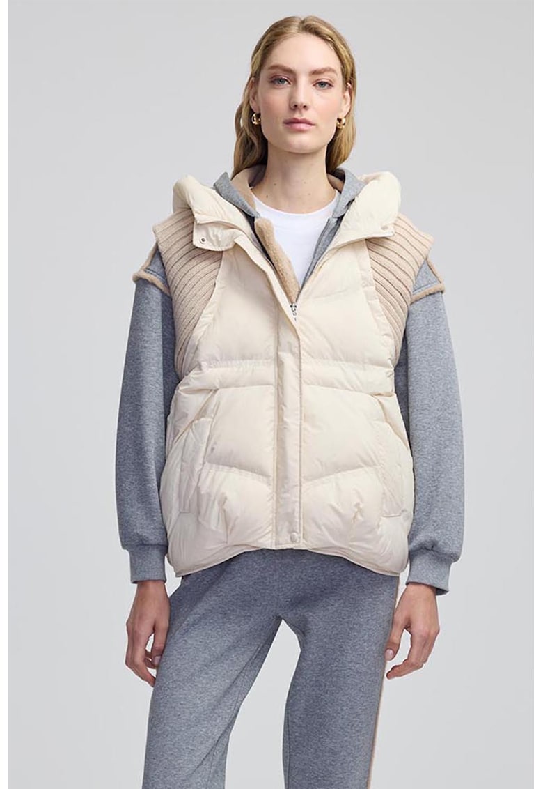 Vesta cu gluga si buzunare laterale