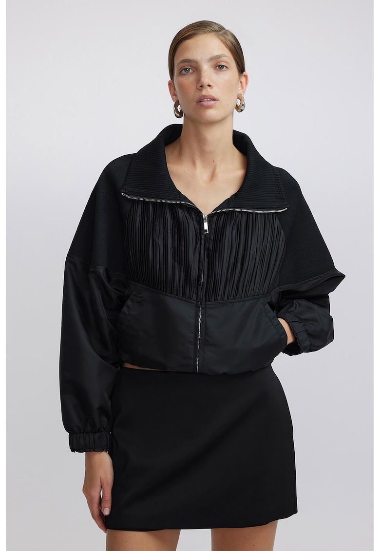 Jacheta crop cu buzunare laterale