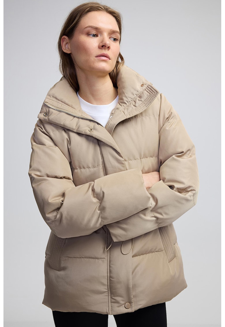 Geaca matlasata cu talie ajustabila