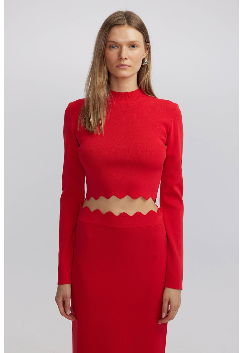 Pulover crop cu terminatie valurita