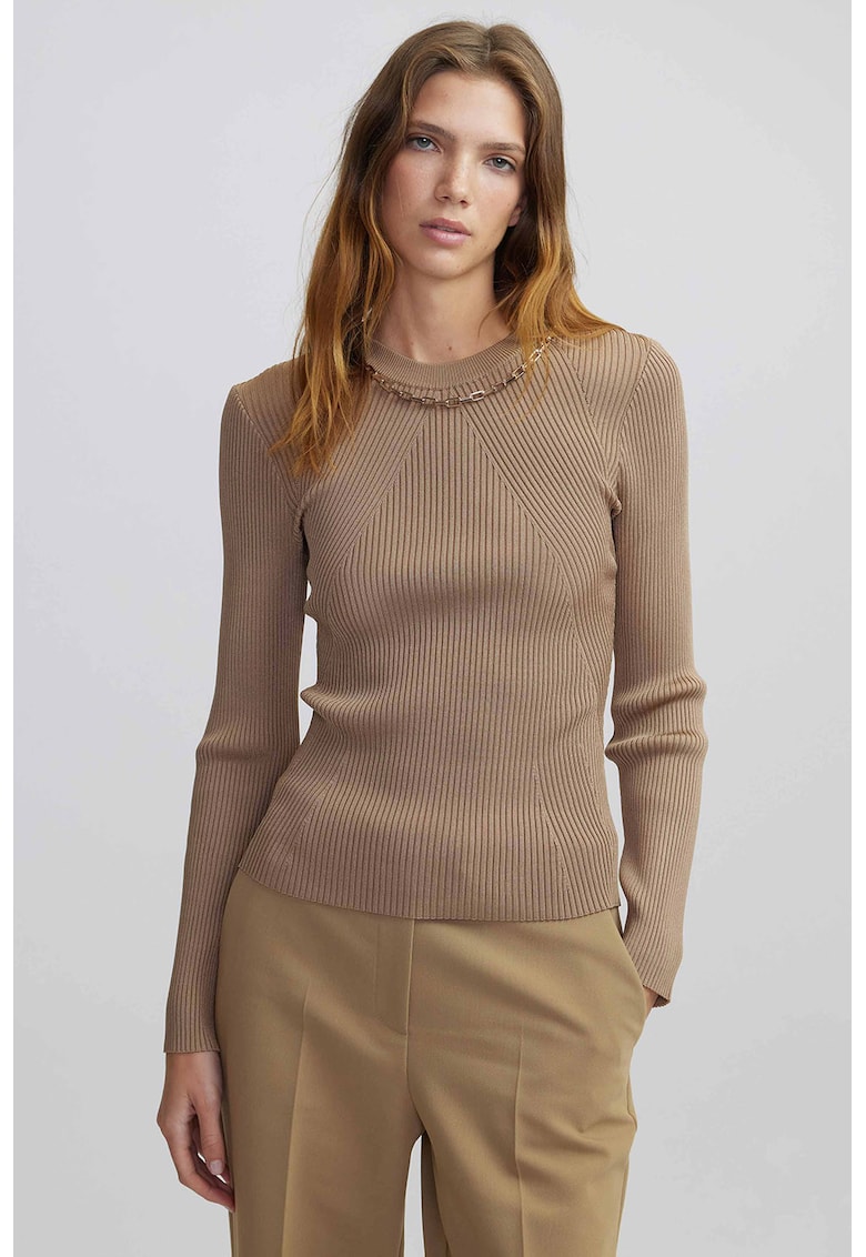 Pulover striat cu decolteu la baza gatului