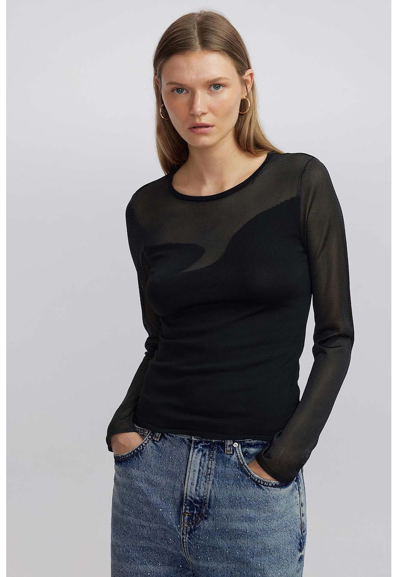 Pulover cu segmente semitransparente si decolteu rotund