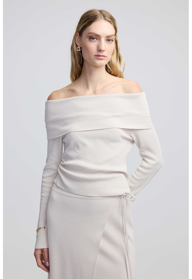 Pulover cu decolteu pe umeri