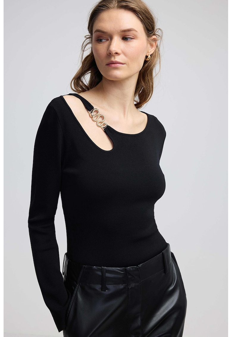 Bluza tricotata fin cu decupaj