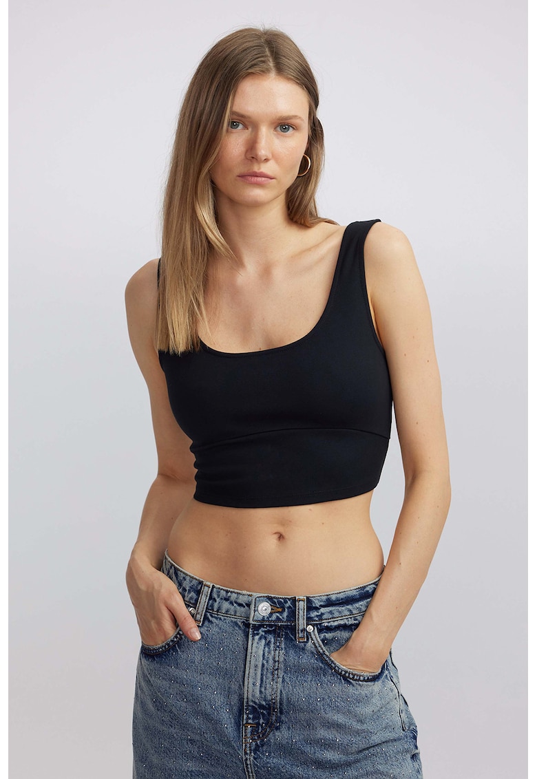 Top crop cu decolteu patrat