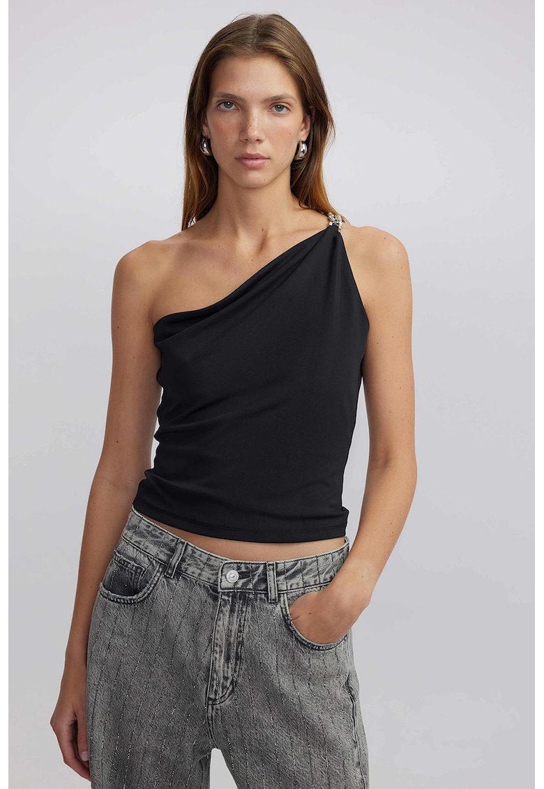 Bluza cu decolteu pe un umar