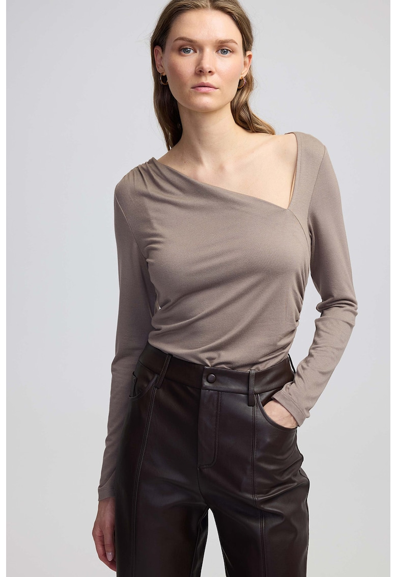 Bluza cu decolteu asimetric Bluza cu decolteu asimetric