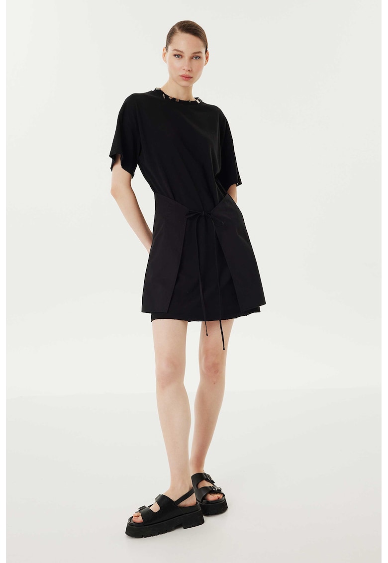 Rochie scurta cu detalii metalice pe decolteu - Negru