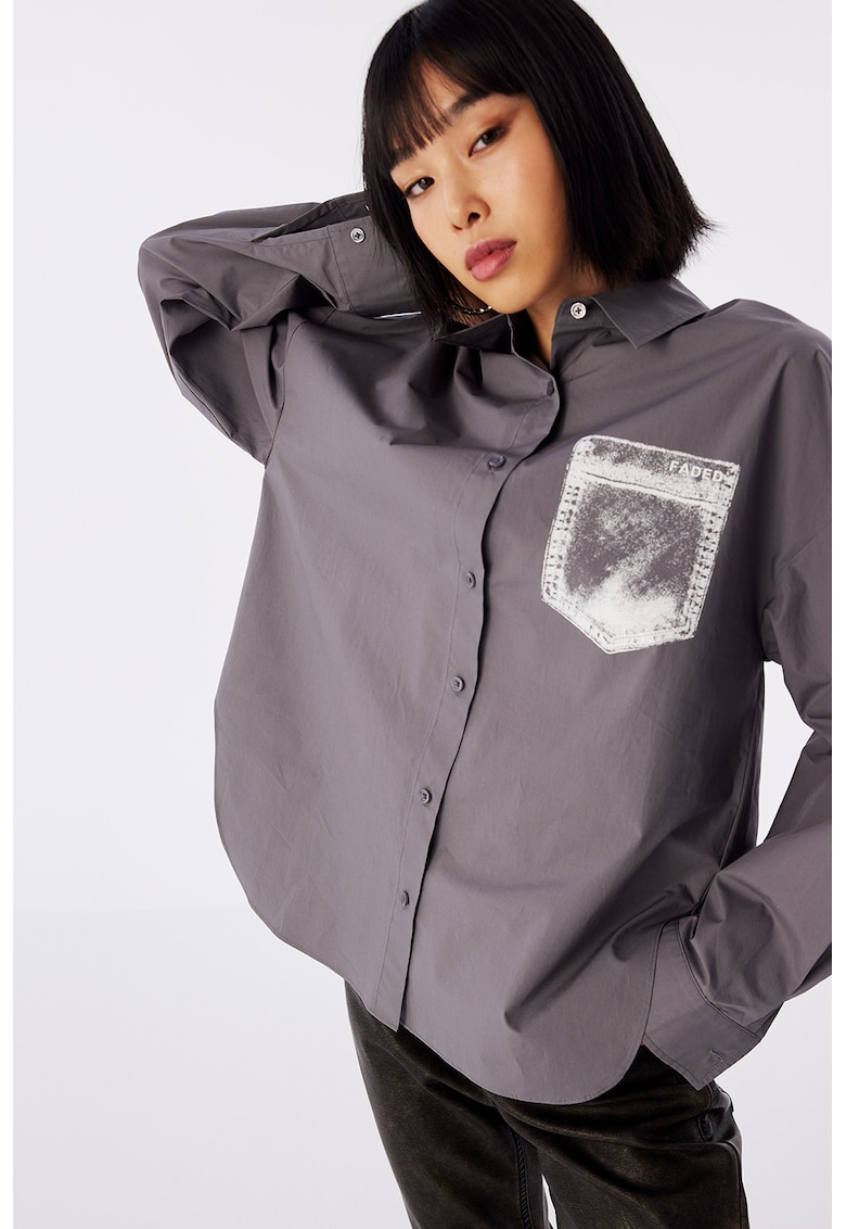 Camasa supradimensionata cu detaliu contrastant pe piept