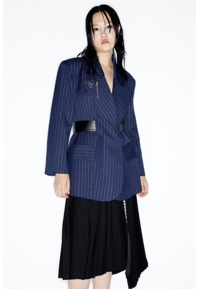 Sacou in dungi cu o curea in talie