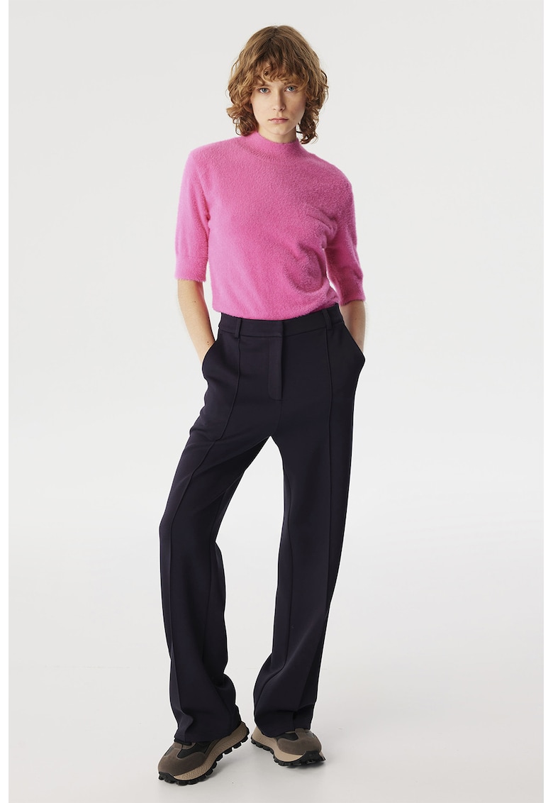 Pantaloni cu croiala ampla si buzunare laterale Pantaloni cu croiala ampla si buzunare laterale