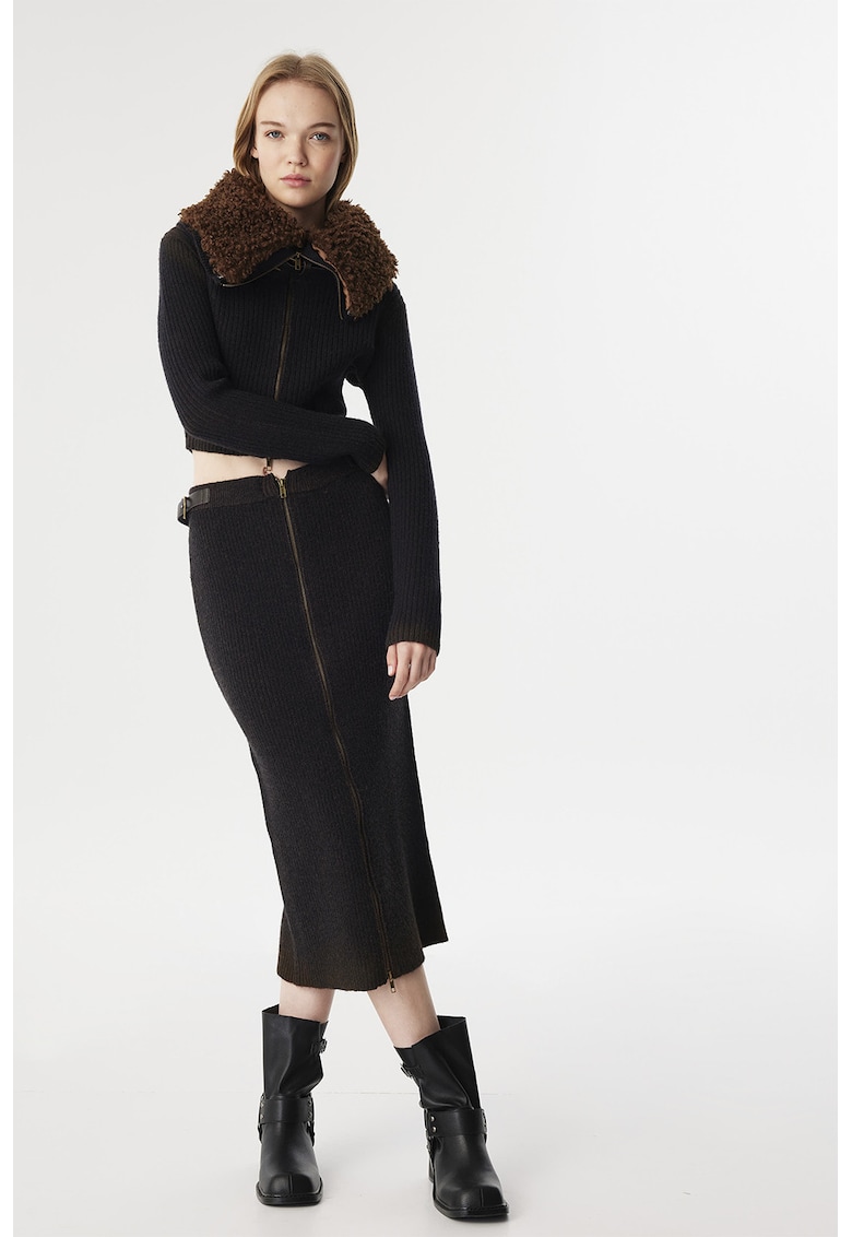 Fusta cambrata cu striatii si fermoar