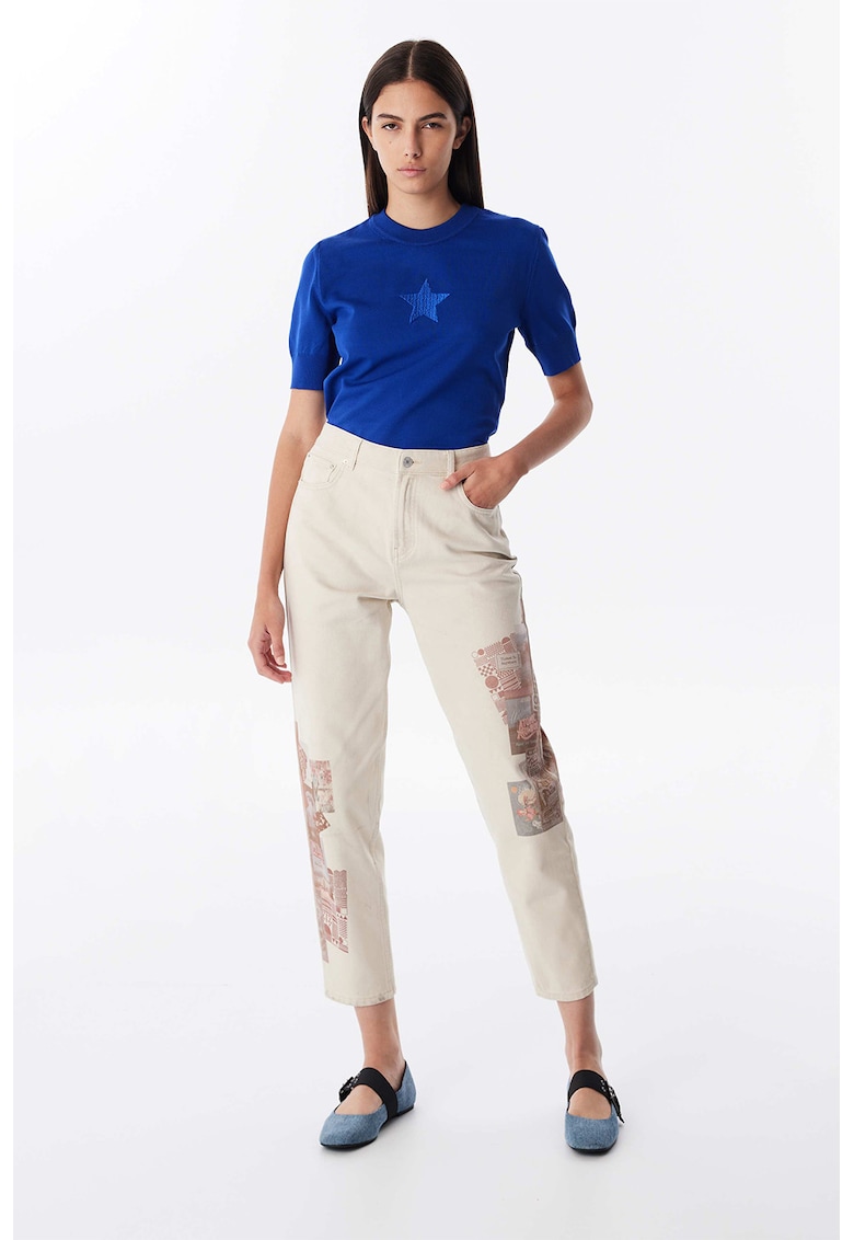 Blugi mom-fit cu detalii imprimate grafic Blugi mom-fit cu detalii imprimate grafic