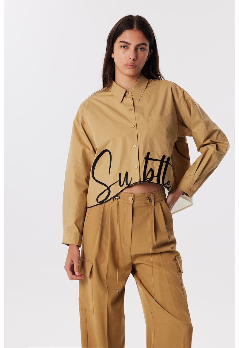 Camasa lejera cu imprimeu text - Negru/Maro camel