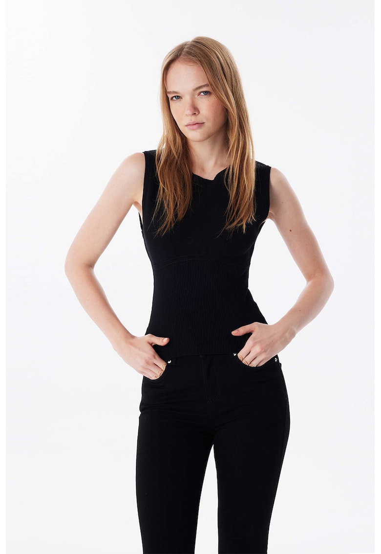 Pulover cambrat fara maneci