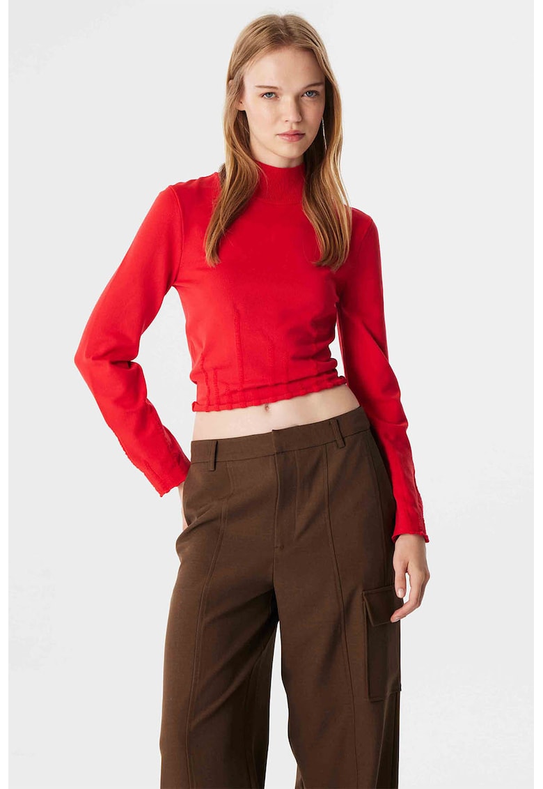 Pulover crop cu guler mediu