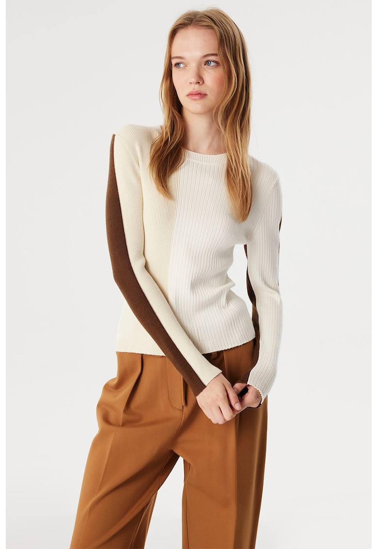 Pulover cu striatii si model colorblock