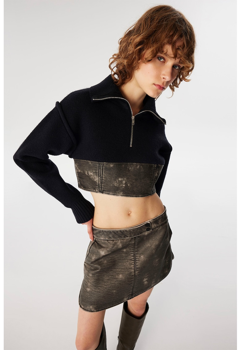 Pulover crop cu insertie de denim