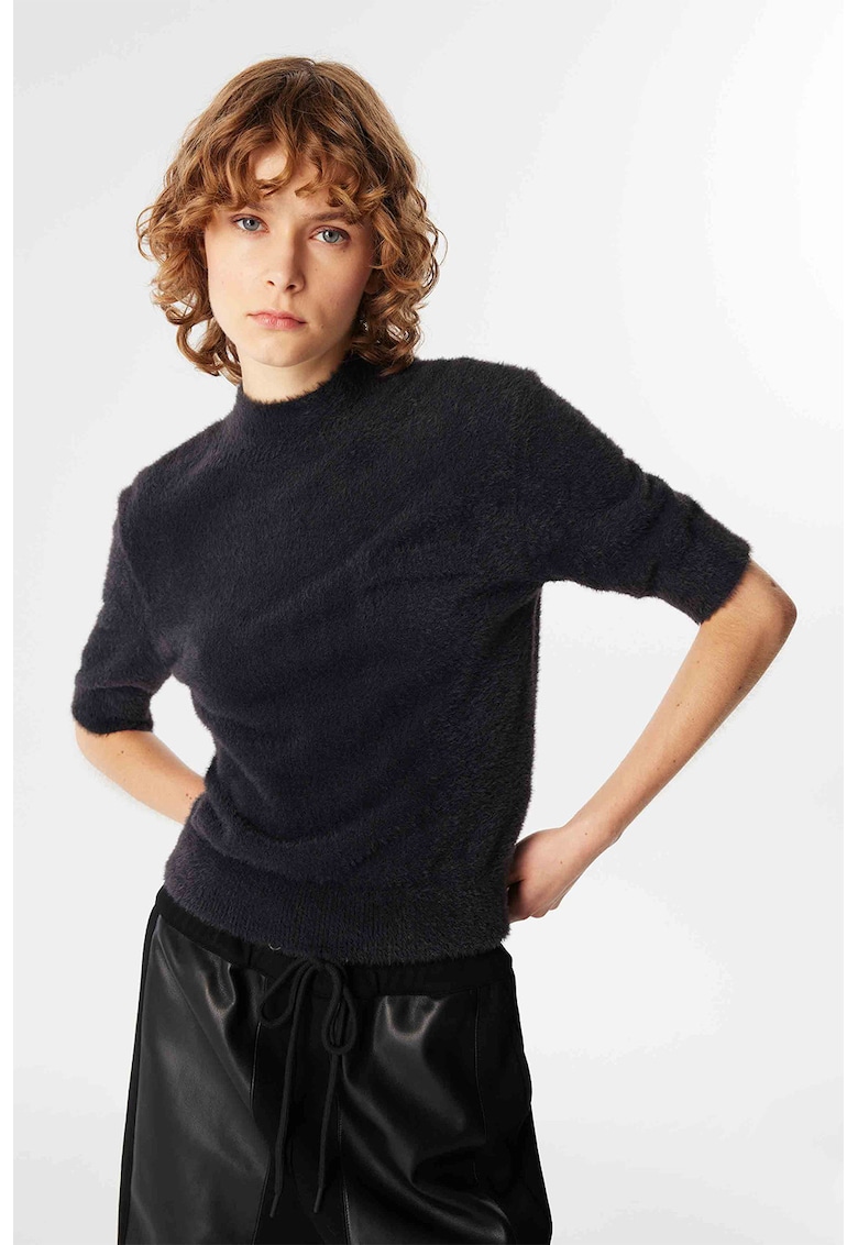 Pulover pufos cu maneci scurte