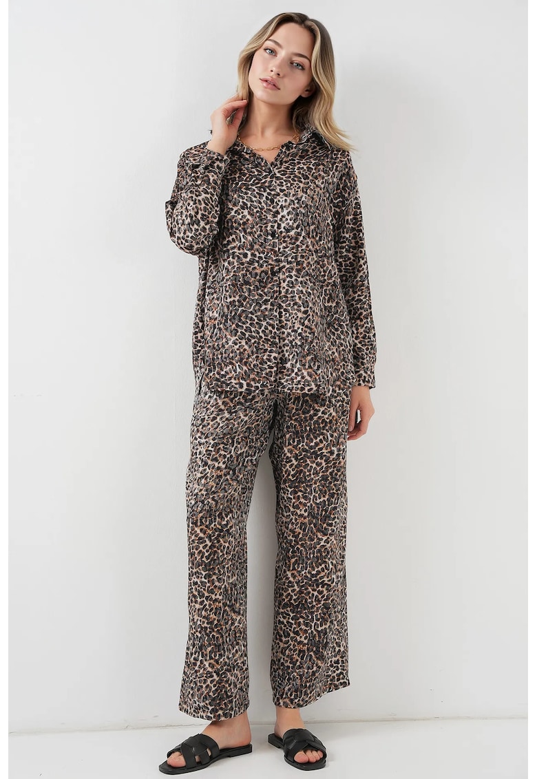 Set doua piese -  camasa lunga cu nasturi si pantaloni largi - imprimeu leopard - maro - viscoza