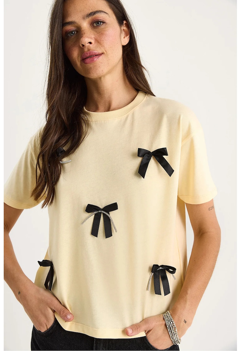 Tricou crop -  cu model si accesorii - galben - bumbac