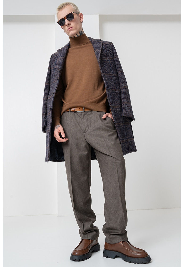 Pulover tricotat fin din lana cu guler inalt