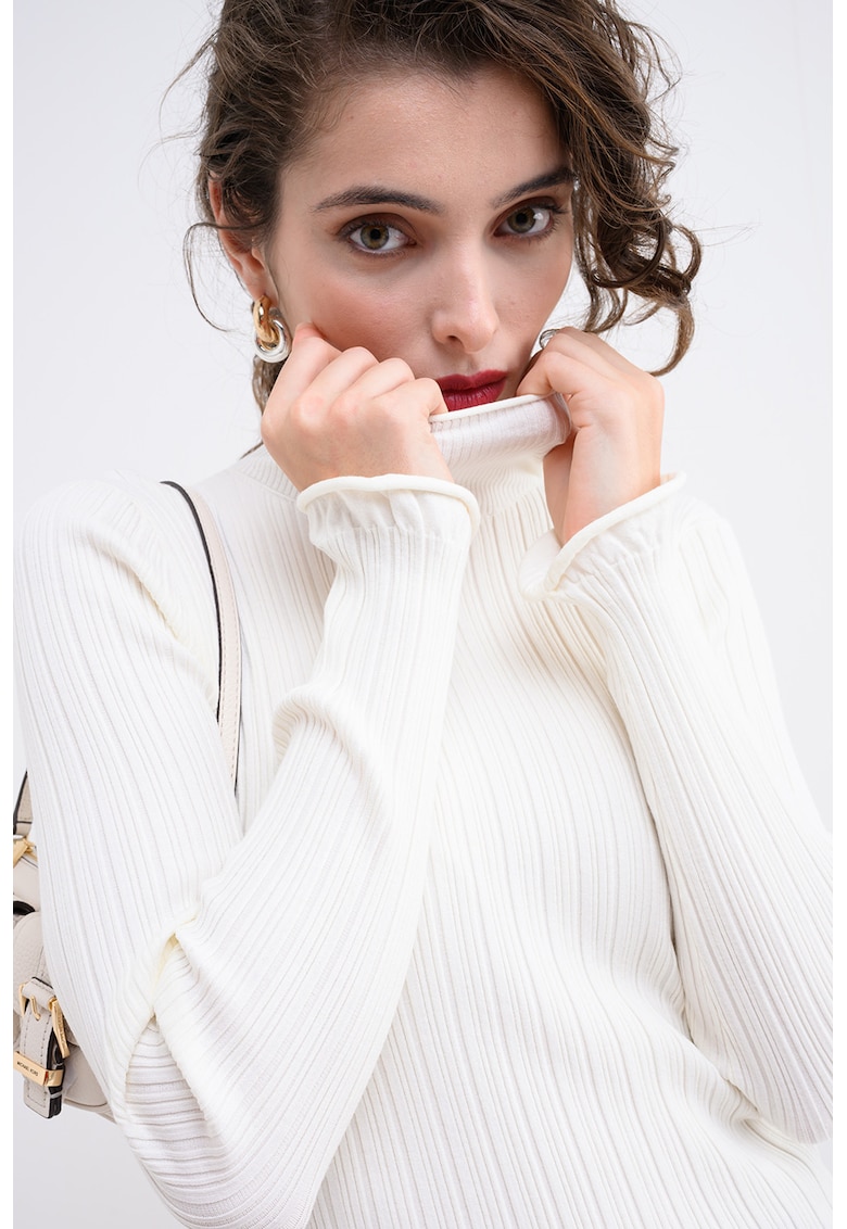 Pulover slim fit cu striatii si guler inalt