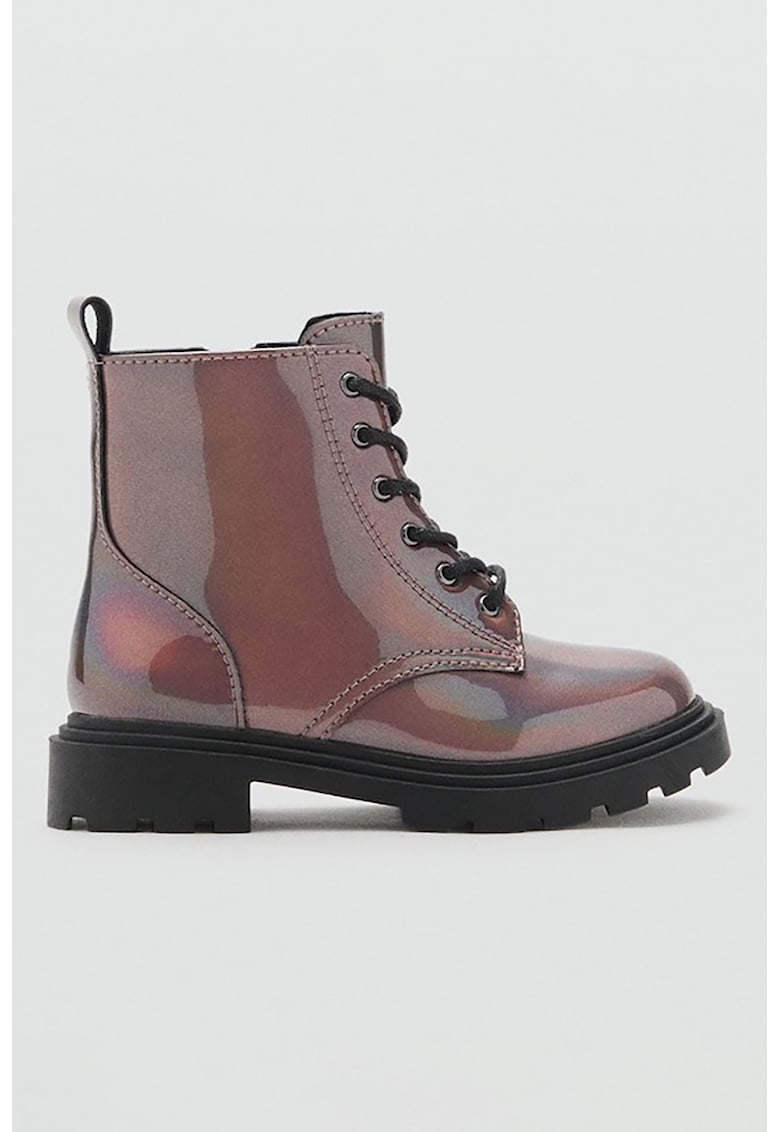 Bocanci cu aspect lacuit