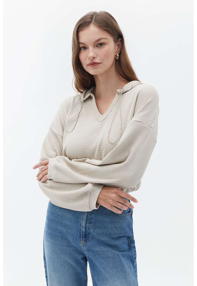 Hanorac cu decolteu in V si maneci cazute