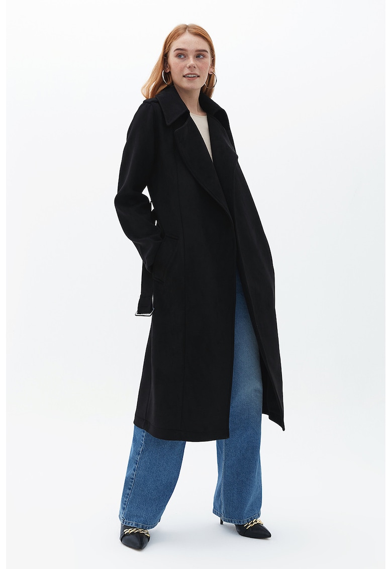 Palton cu revere decupate