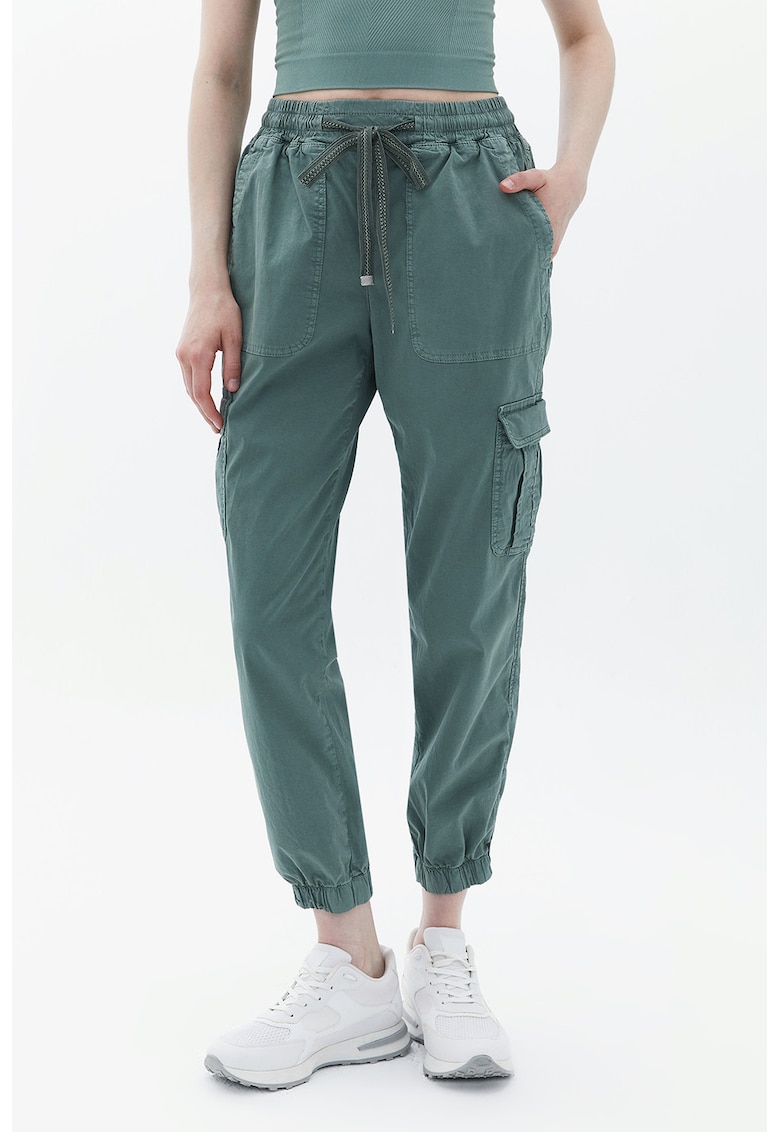 Pantaloni crop cu talie inalta si buzunare