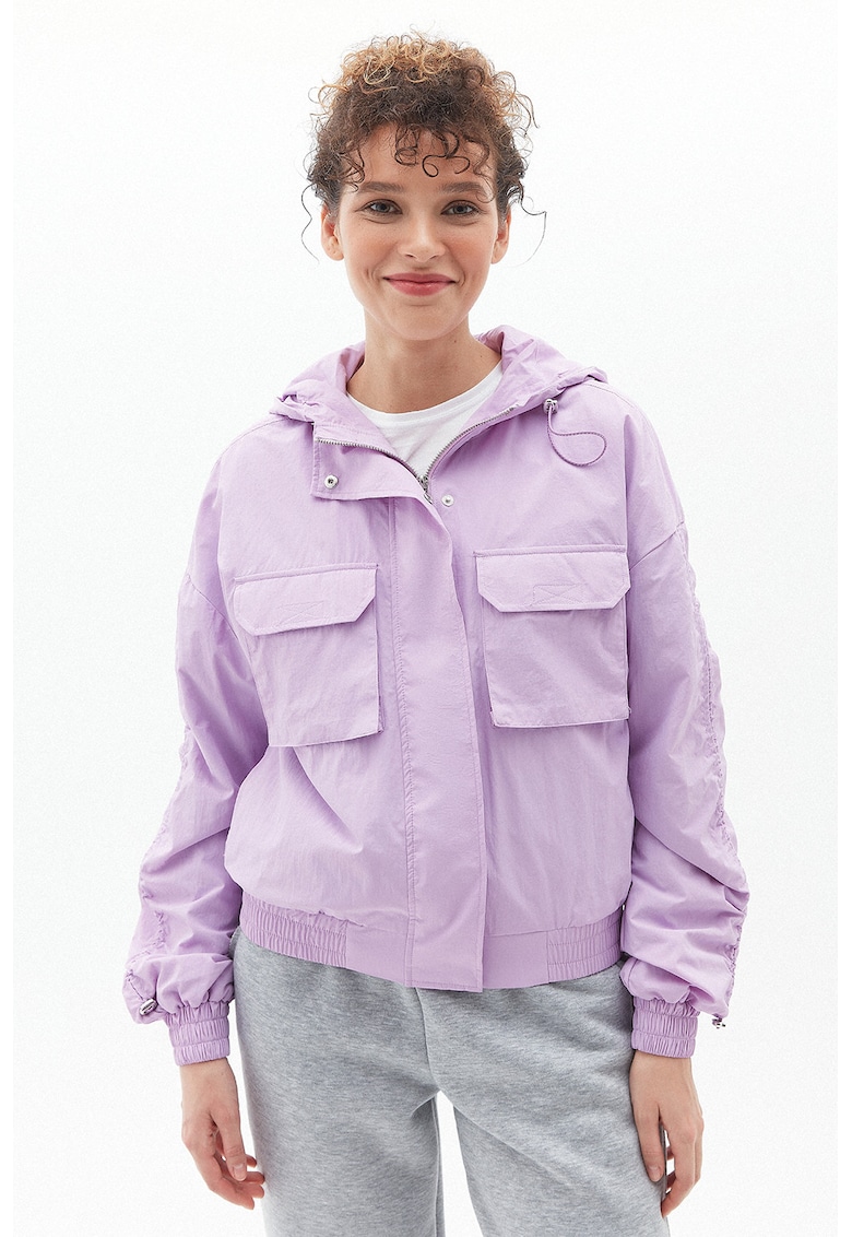 Jacheta cu gluga si buzunare cu clapa