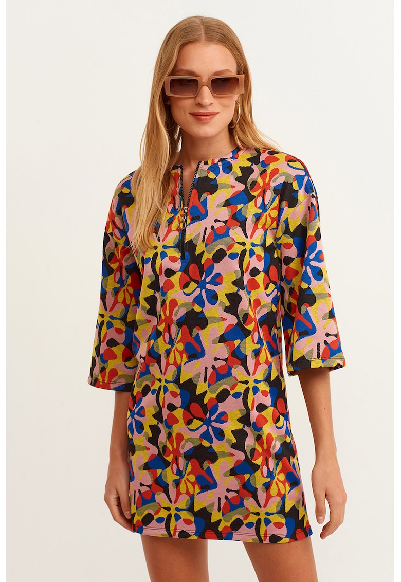 Rochie dreapta cu maneci medii Jakminel