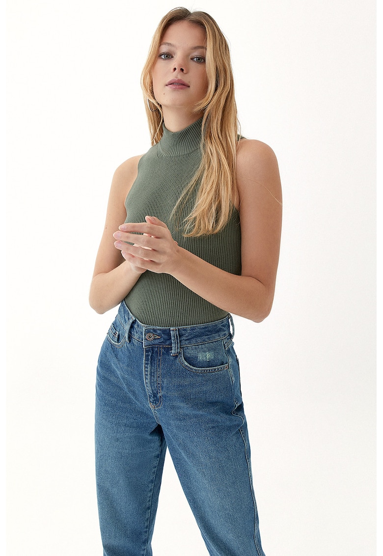 Top uni cu guler scurt